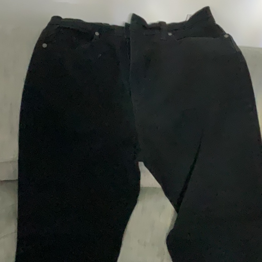 Color: Black. - Picture 2 of 5